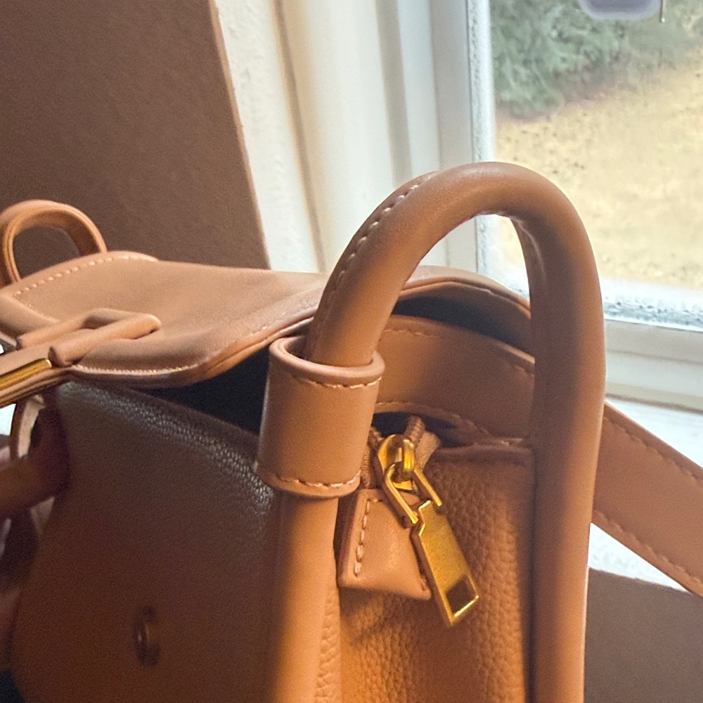 Classic Structured Shoulder Bag in camel - Picture 6 of 9